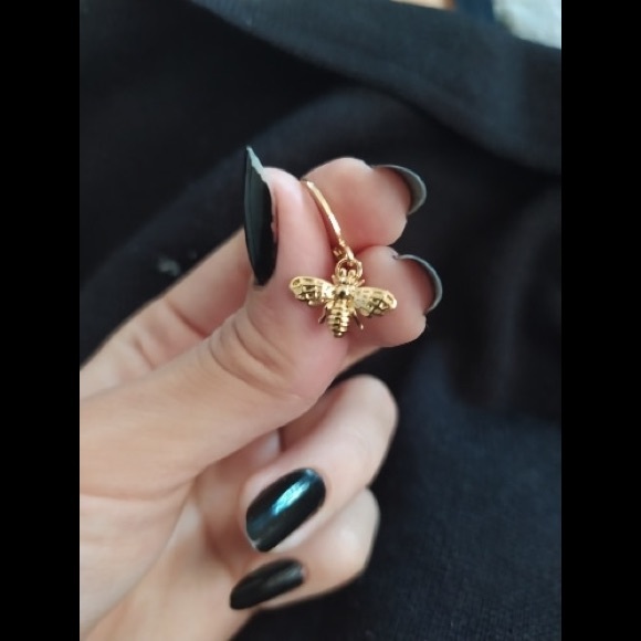 Gold honey bee earrings hoops 18k gold spring! - Picture 11 of 11